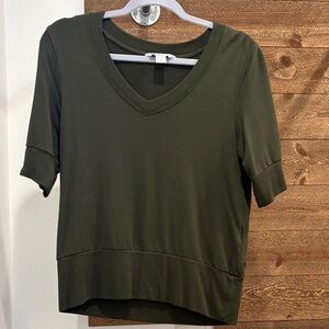 Athleta Women's Retroterry Dark Green V-Neck tee